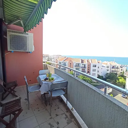 с видом на море Lazur Apartment